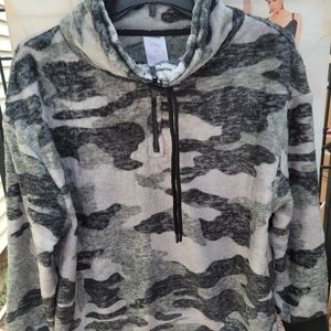 Woman's Fleece Half Zip Top
